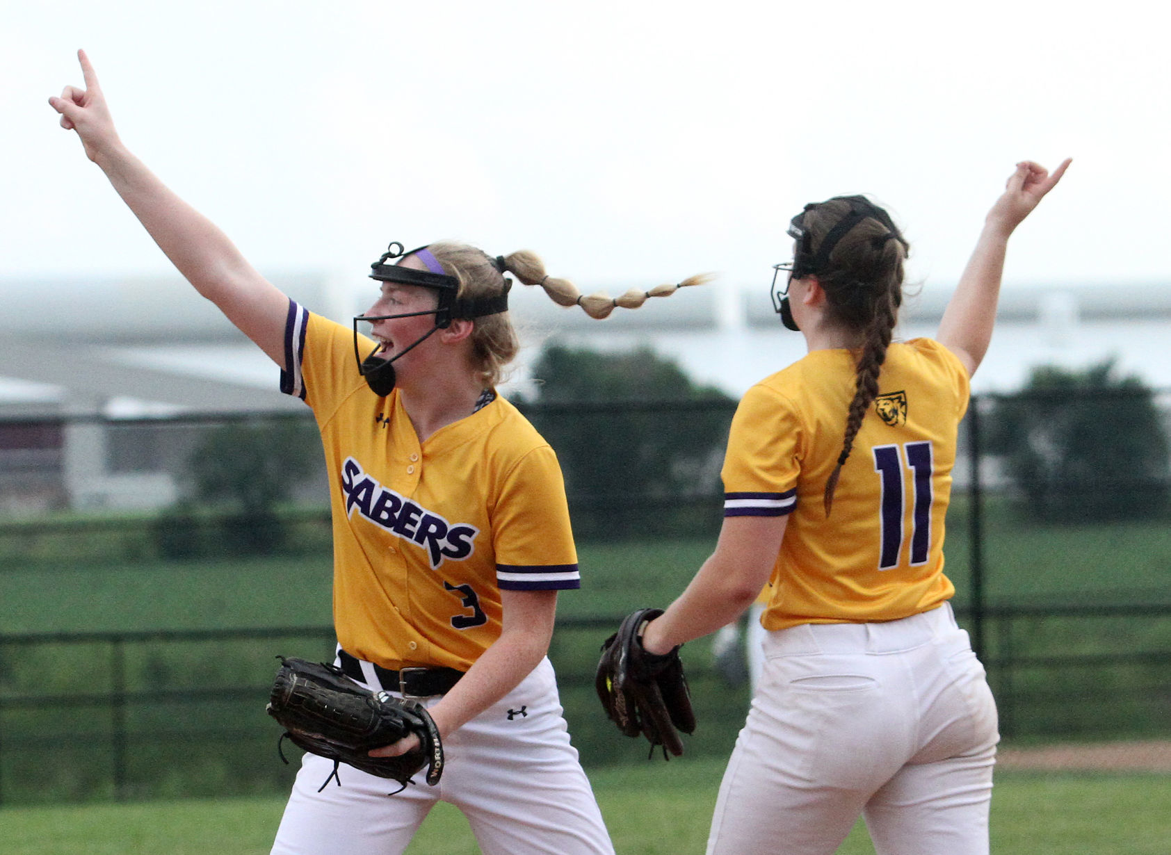 070319-qct-spt-dewitt-softball-004